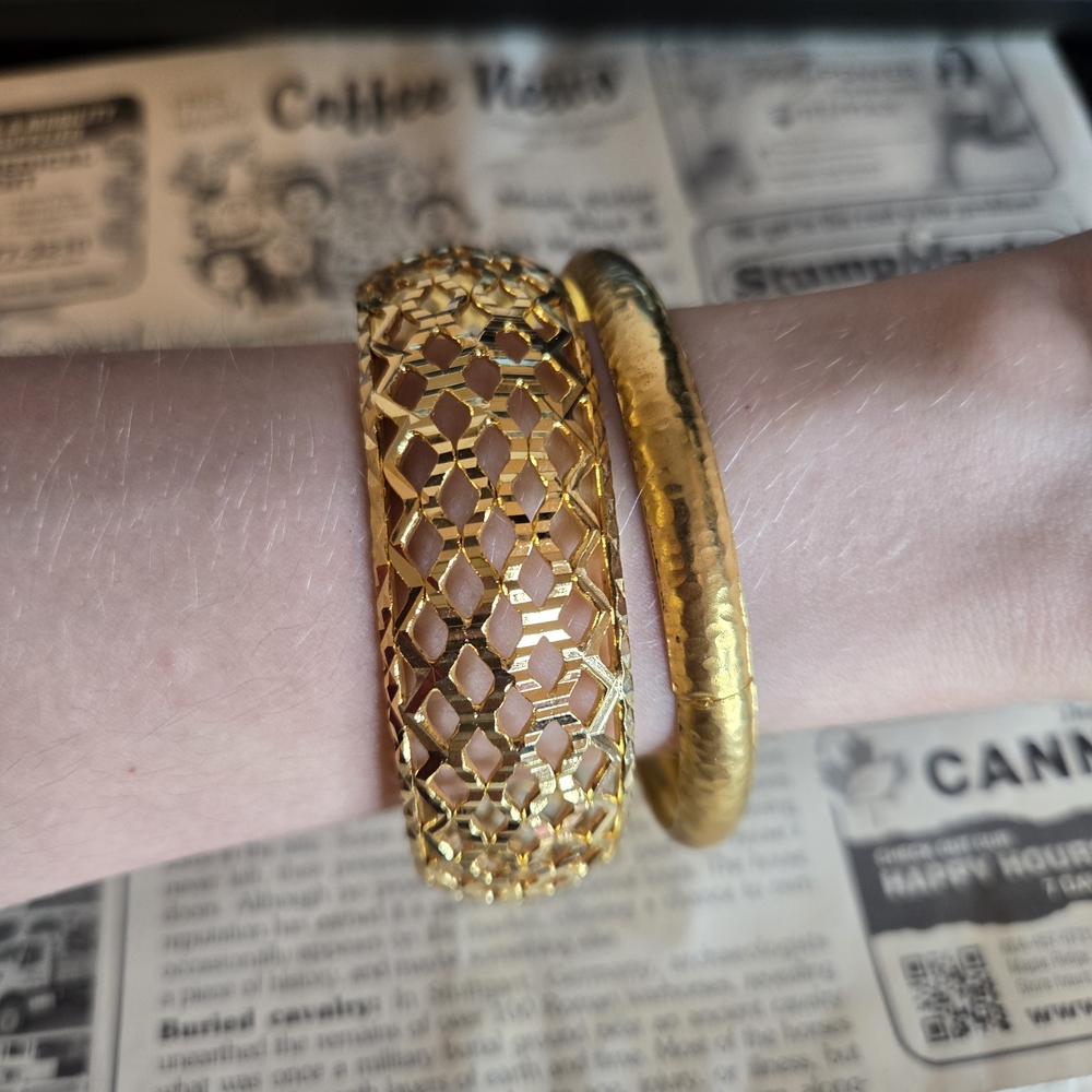 SOLD VINTAGE Basket Weave Bangle Bracelet - Gold Tone - Picture 2 of 2